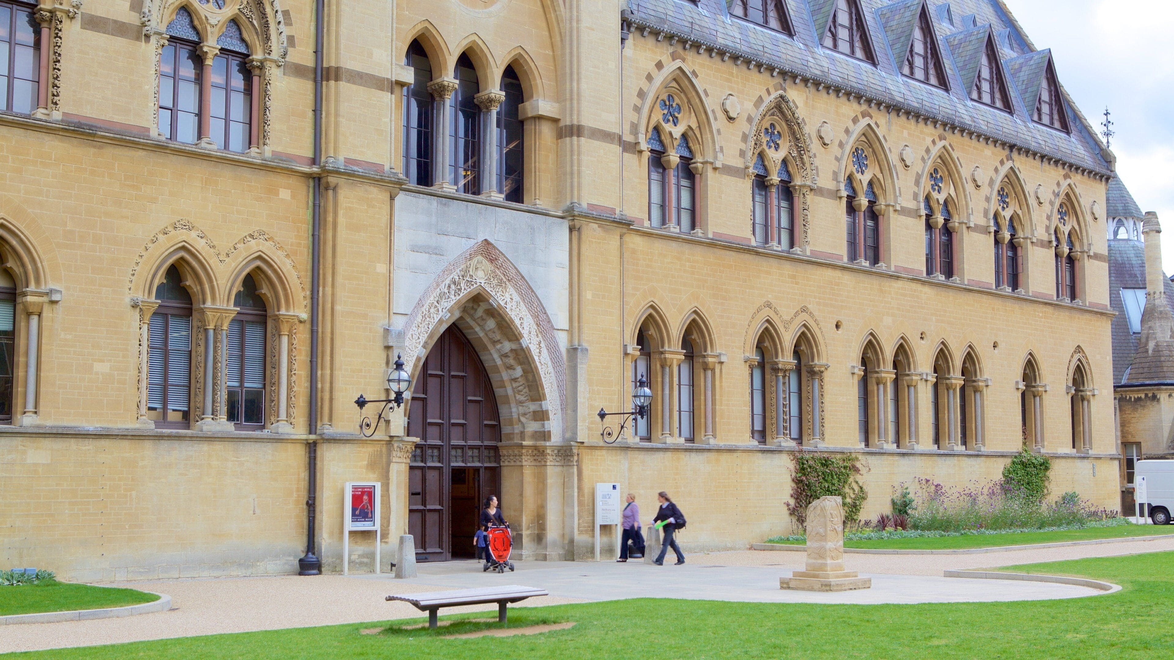 Oxford University Museum of Natural History ofreciendo patrimonio de arquitectura y elementos del patrimonio