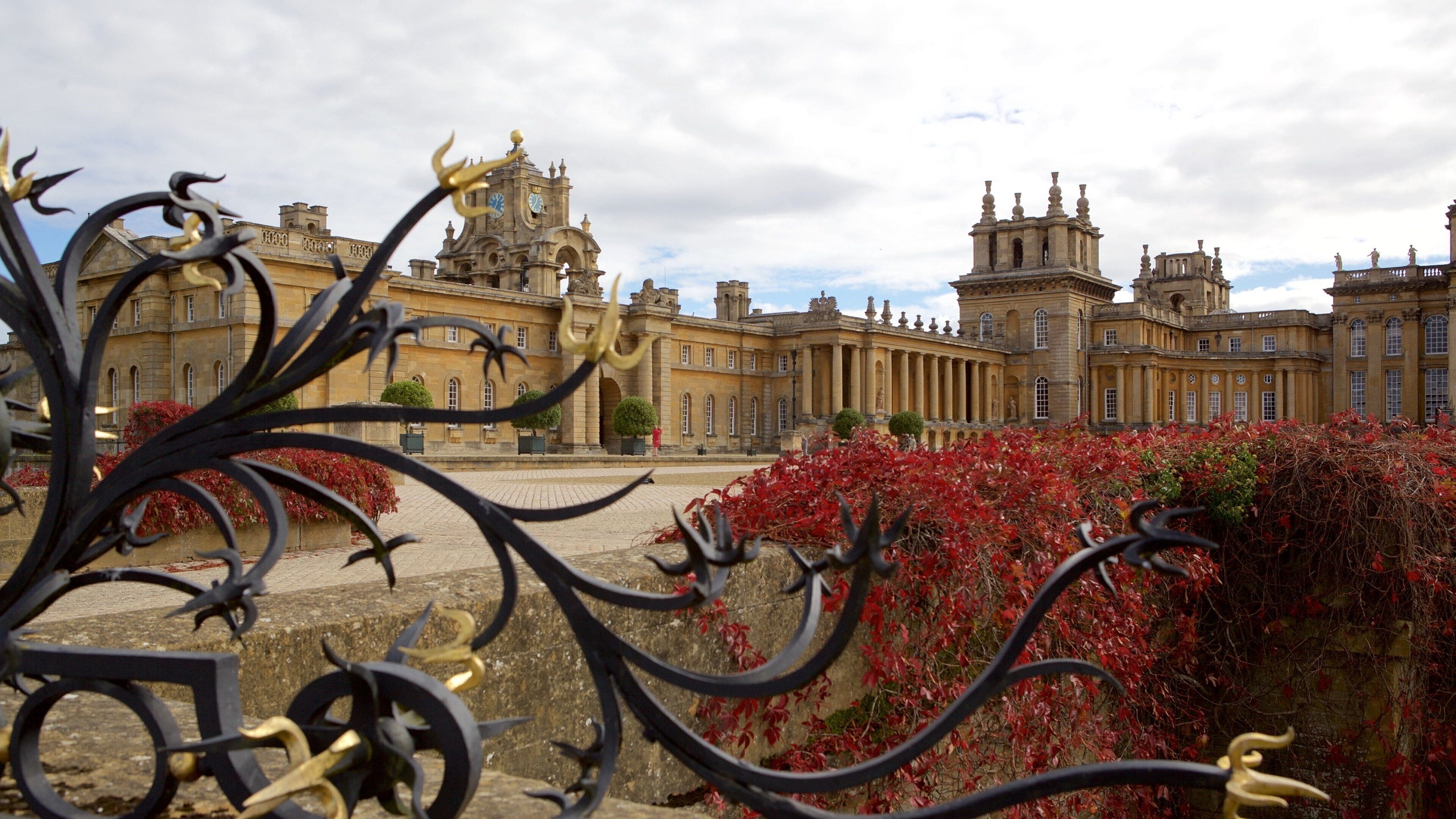 Blenheim Palace som viser historisk arkitektur, kulturarv og slott