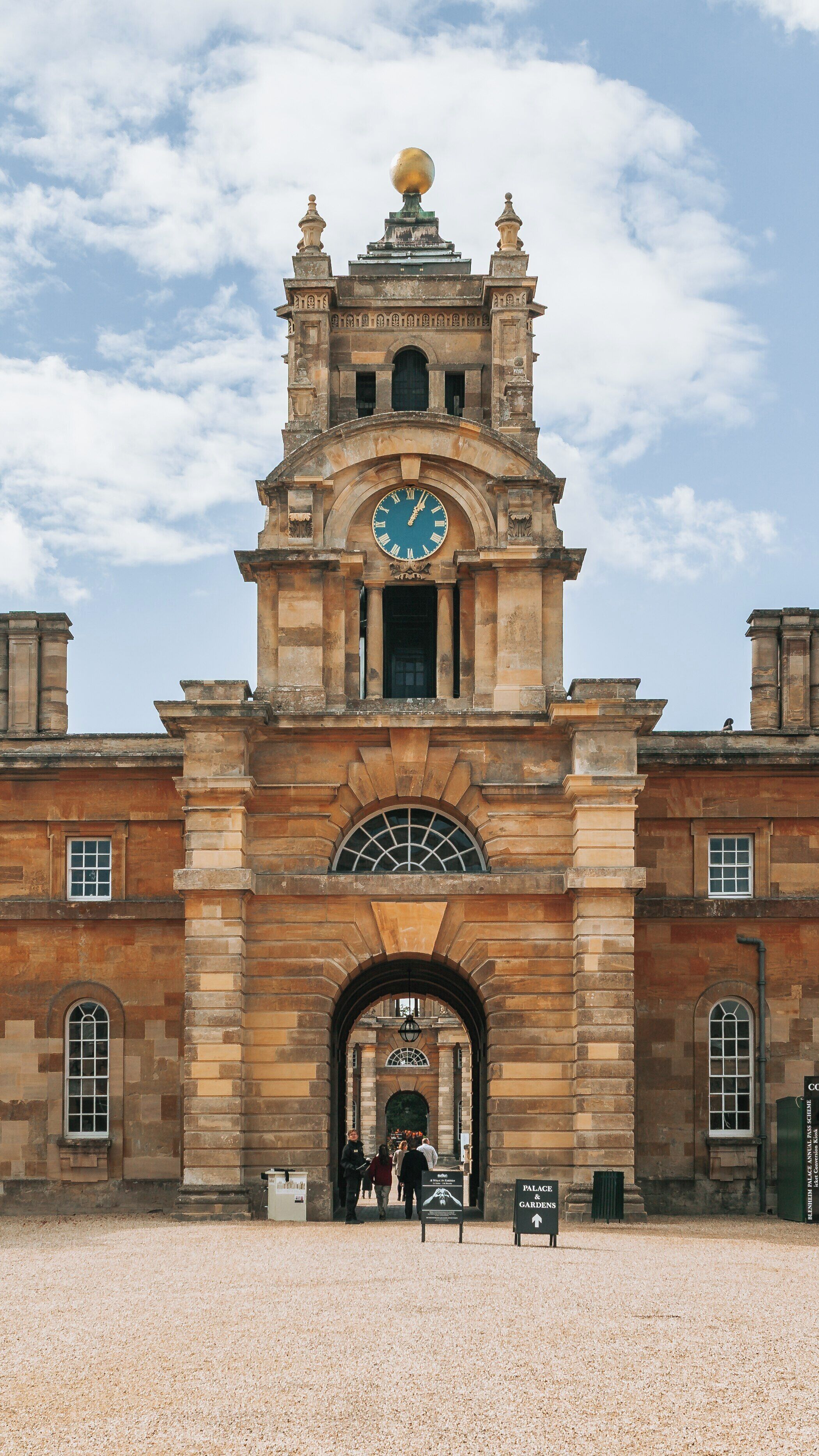 Exploring the stunning architecture and historical significance of Blenheim Palace in Woodstock, England on a bright sunny day