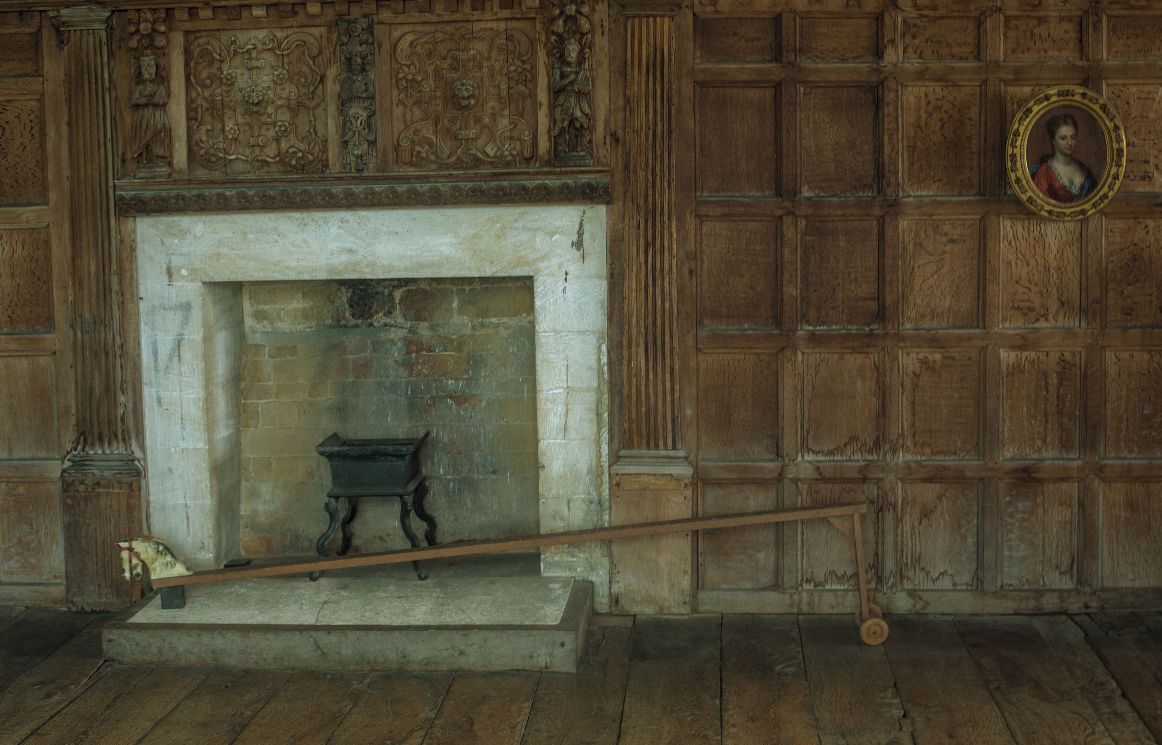 Chastleton house
A Jacobean house in the Cotswolds.
No grand sweeping drive,or massive grounds, but full of charm and history.
Left unrestored in it's original shabby chic.
A hidden room, where the Royalist owner evaded the roundheads during the Civil war.

#LocalSecrets#History
