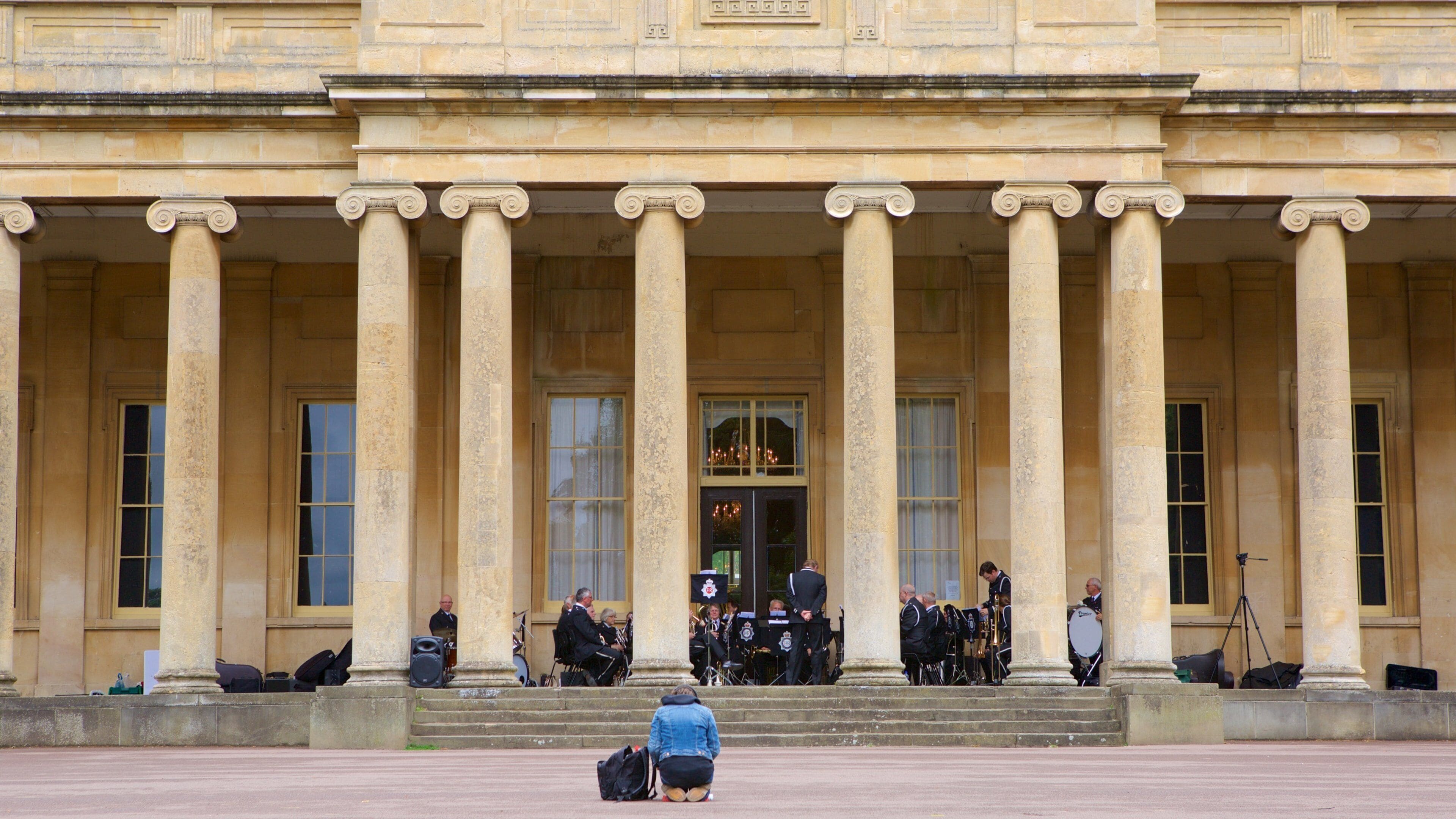 Pitville Pump Room featuring heritage elements, music and performance art
