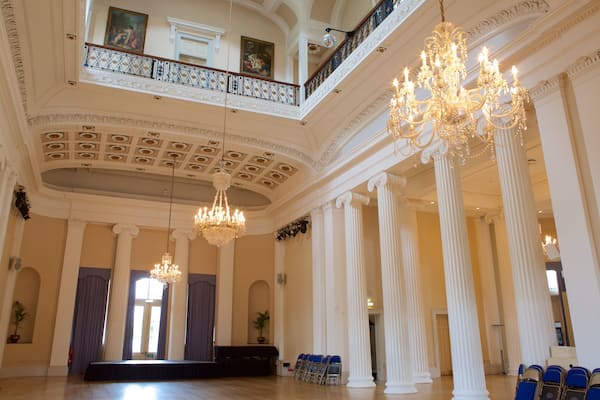 Pitville Pump Room mit einem Innenansichten, historische Architektur und Geschichtliches