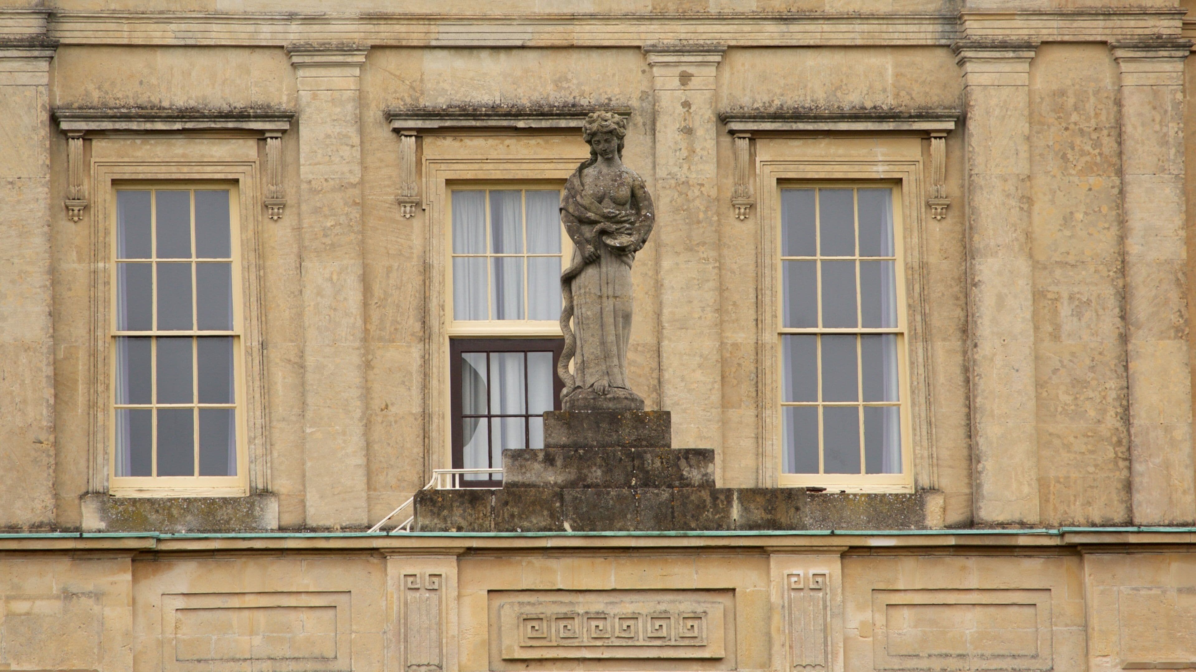Pitville Pump Room fasiliteter samt kulturarv, statue eller skulptur og historisk arkitektur