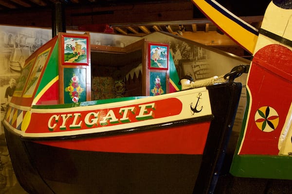 National Waterways Museum mit einem Innenansichten und Beschilderung