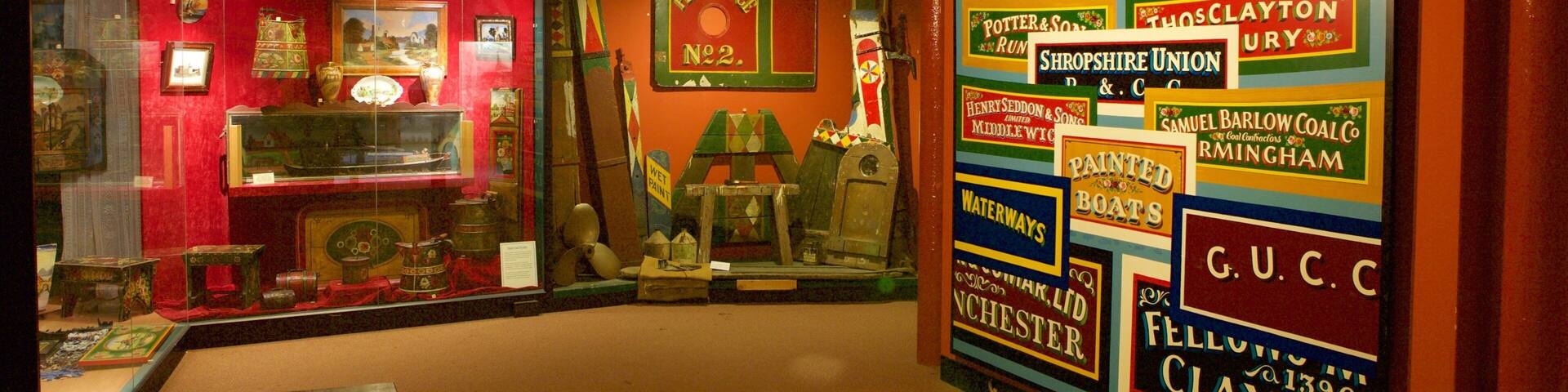 National Waterways Museum qui includes vues intérieures et signalisation