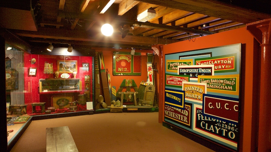 National Waterways Museum แสดง ป้าย และ การตกแต่งภายใน