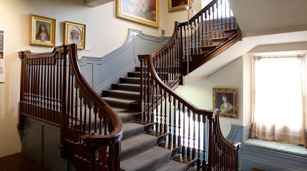 Torre Abbey mostrando vistas de interior