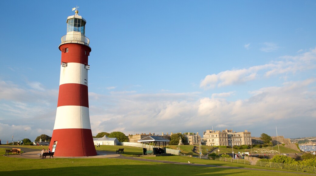 Smeatons Tower som viser fyrtårn, kyst og kystby