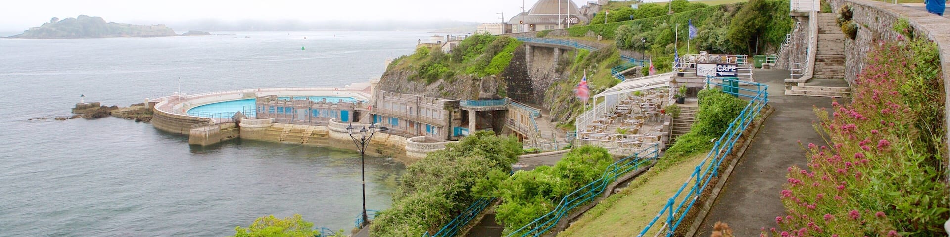 Smeatons Tower showing a lighthouse, a coastal town and general coastal views