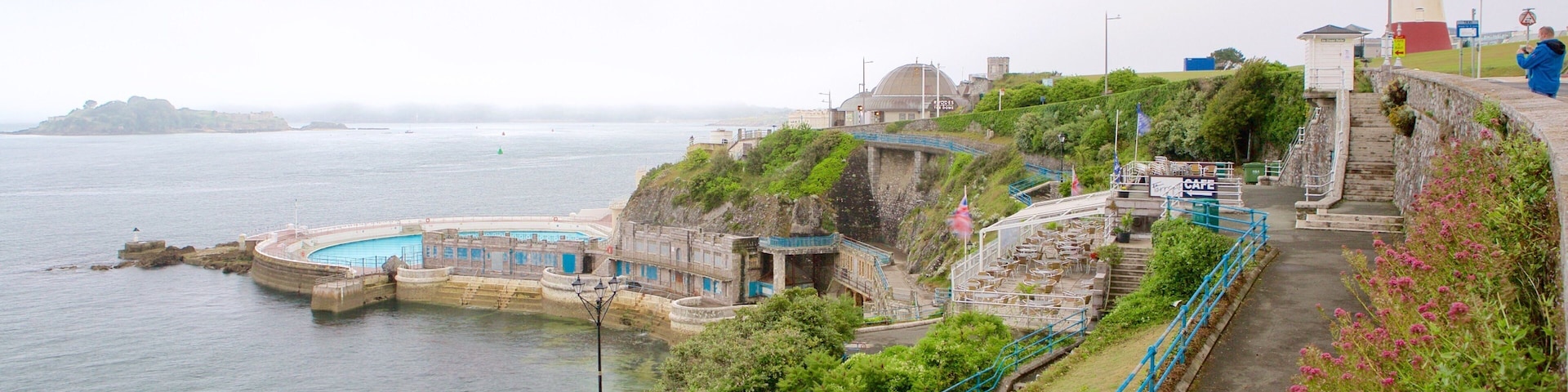 Smeatons Tower caracterizando uma cidade litorânea, paisagens litorâneas e um farol