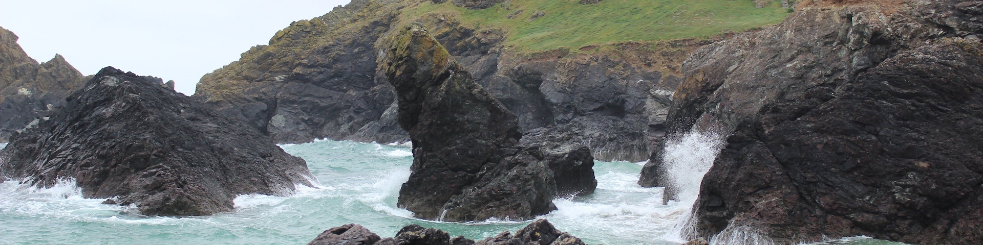 Caption---- Kynance Cove, Cornwall, UK