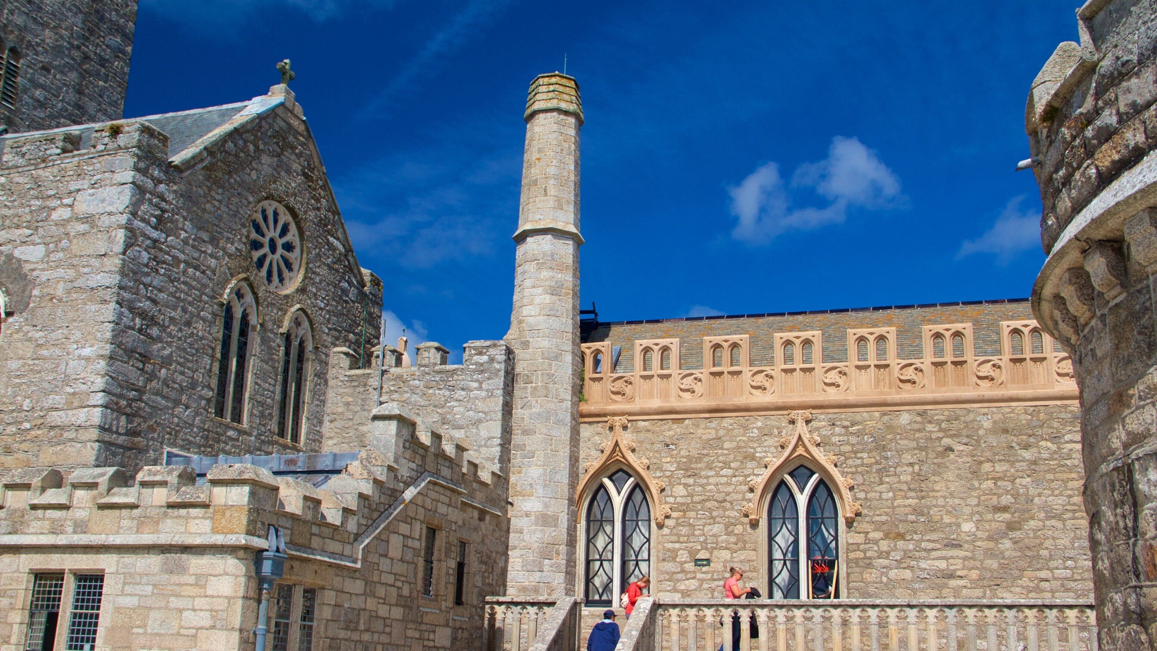 St. Michael\'s Mount showing a castle, heritage architecture and heritage elements