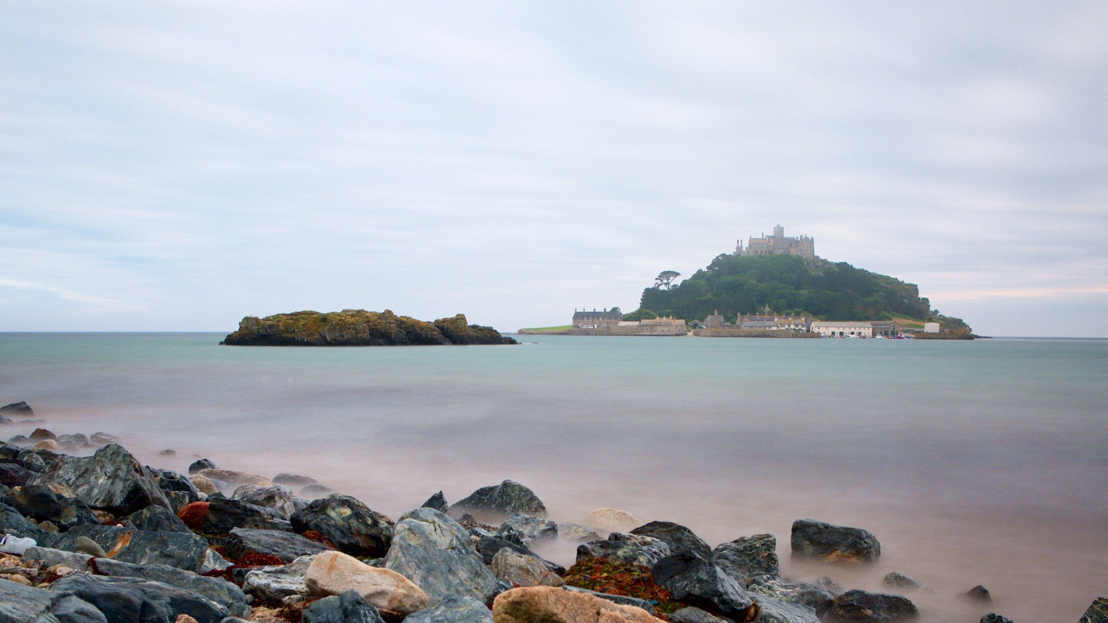 St. Michael\'s Mount featuring general coastal views and island views