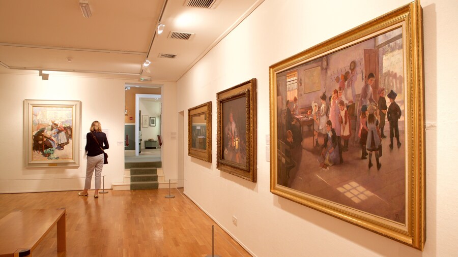 Penlee House Gallery and Museum bevat interieur en kunst