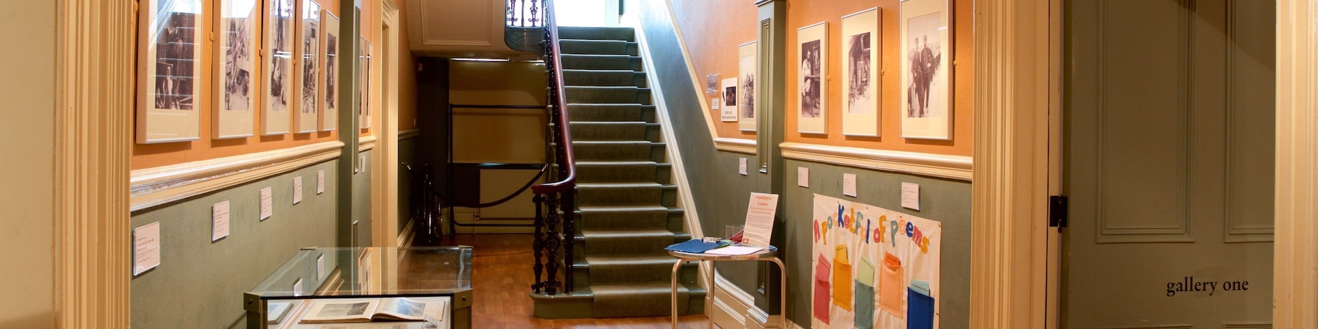 Bảo tàng và Phòng triển lãm Nhà Penlee trong đó bao gồm cảnh nội thất