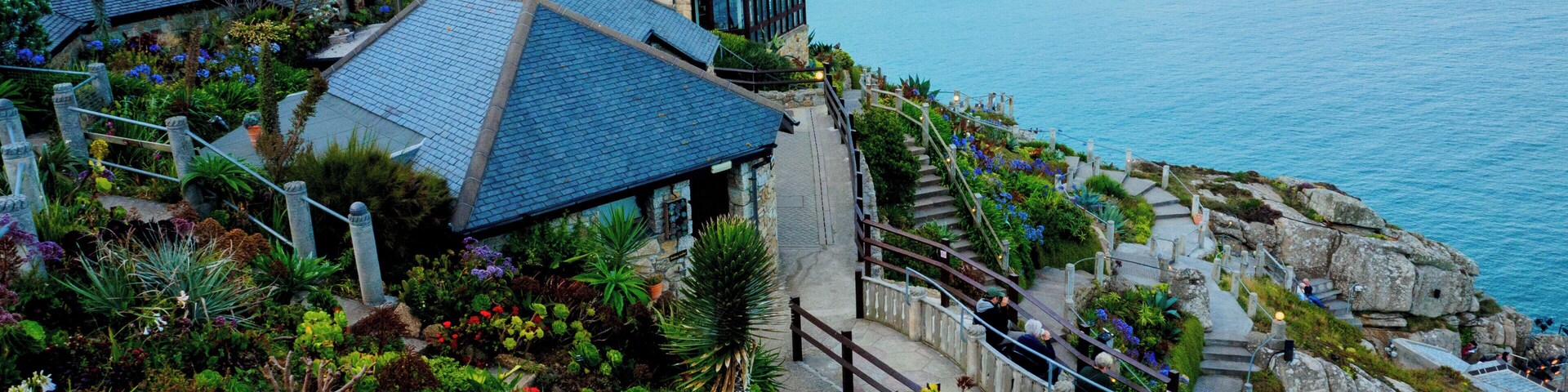this is a nice location if you can get the good light there, the flower garden there is pretty cool too. #details #coast #garden