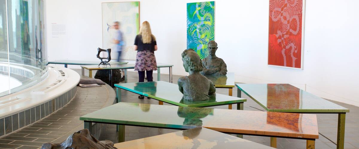 Tate St. Ives เนื้อเรื่องที่ การตกแต่งภายใน และ ศิลปะ ตลอดจน ผู้หญิง