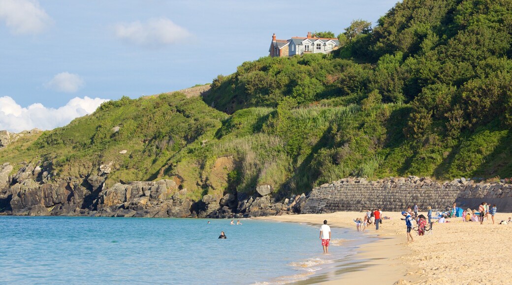 Porthminster 海灘 设有 沙灘, 游泳 和 濱海小鎮