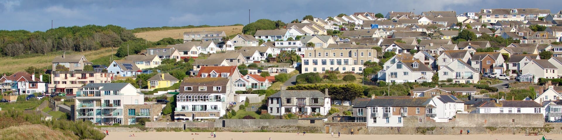 Porth Beach welches beinhaltet Strand und Küstenort