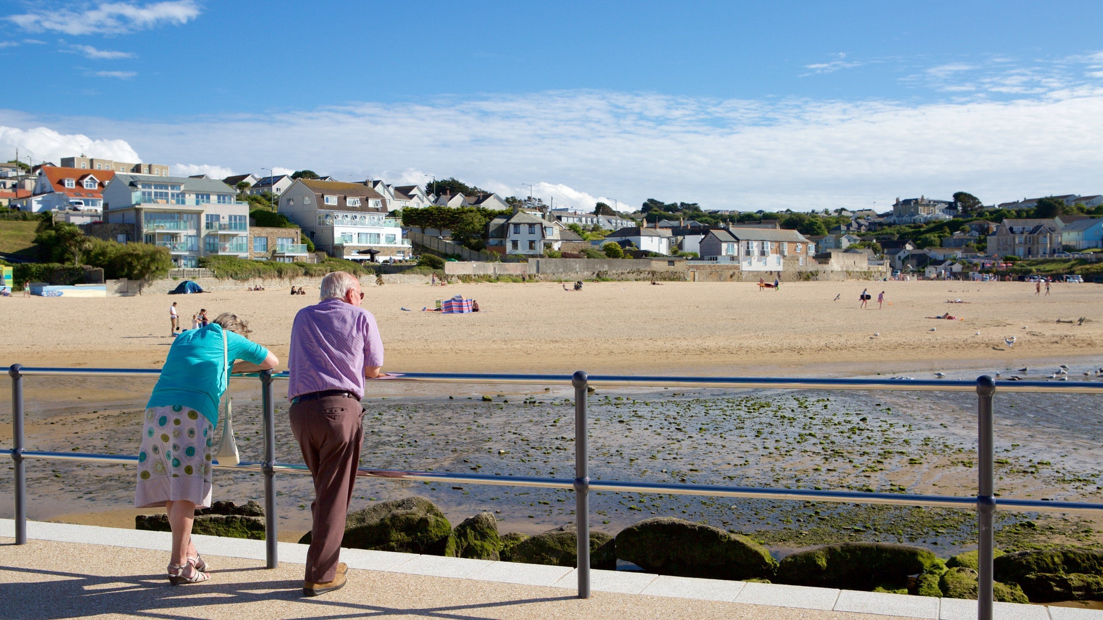 Playa de Porth que incluye una localidad costera y una playa