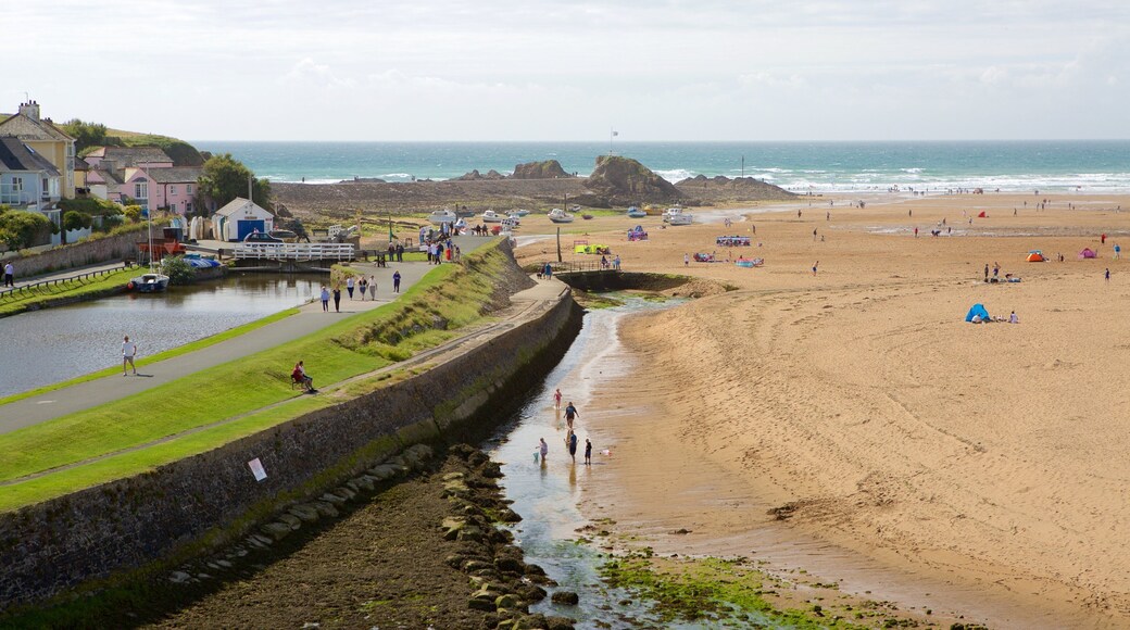 Bude Beach mostrando spiaggia e località costiera