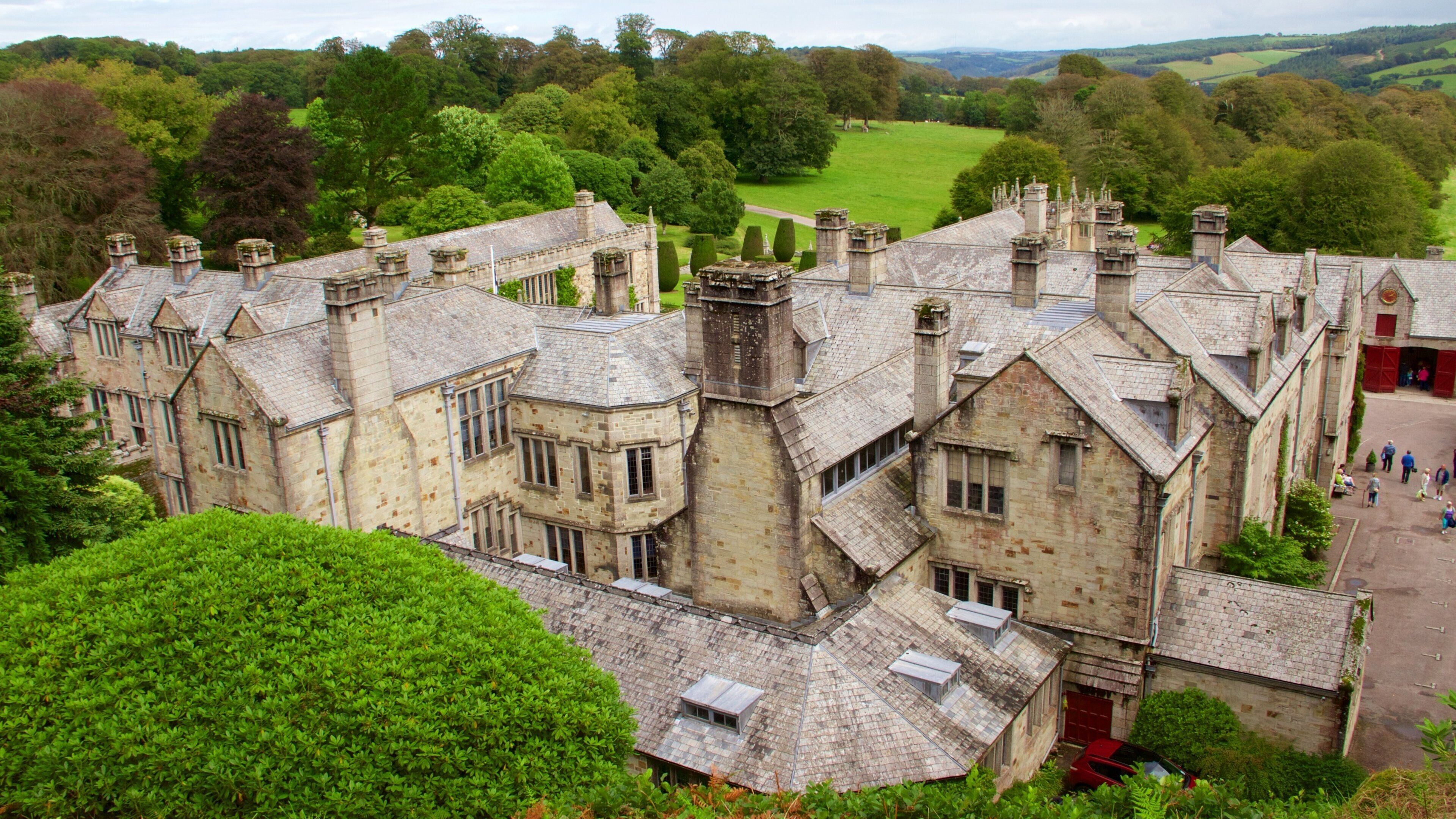 Lanhydrock showing heritage elements, a house and château or palace