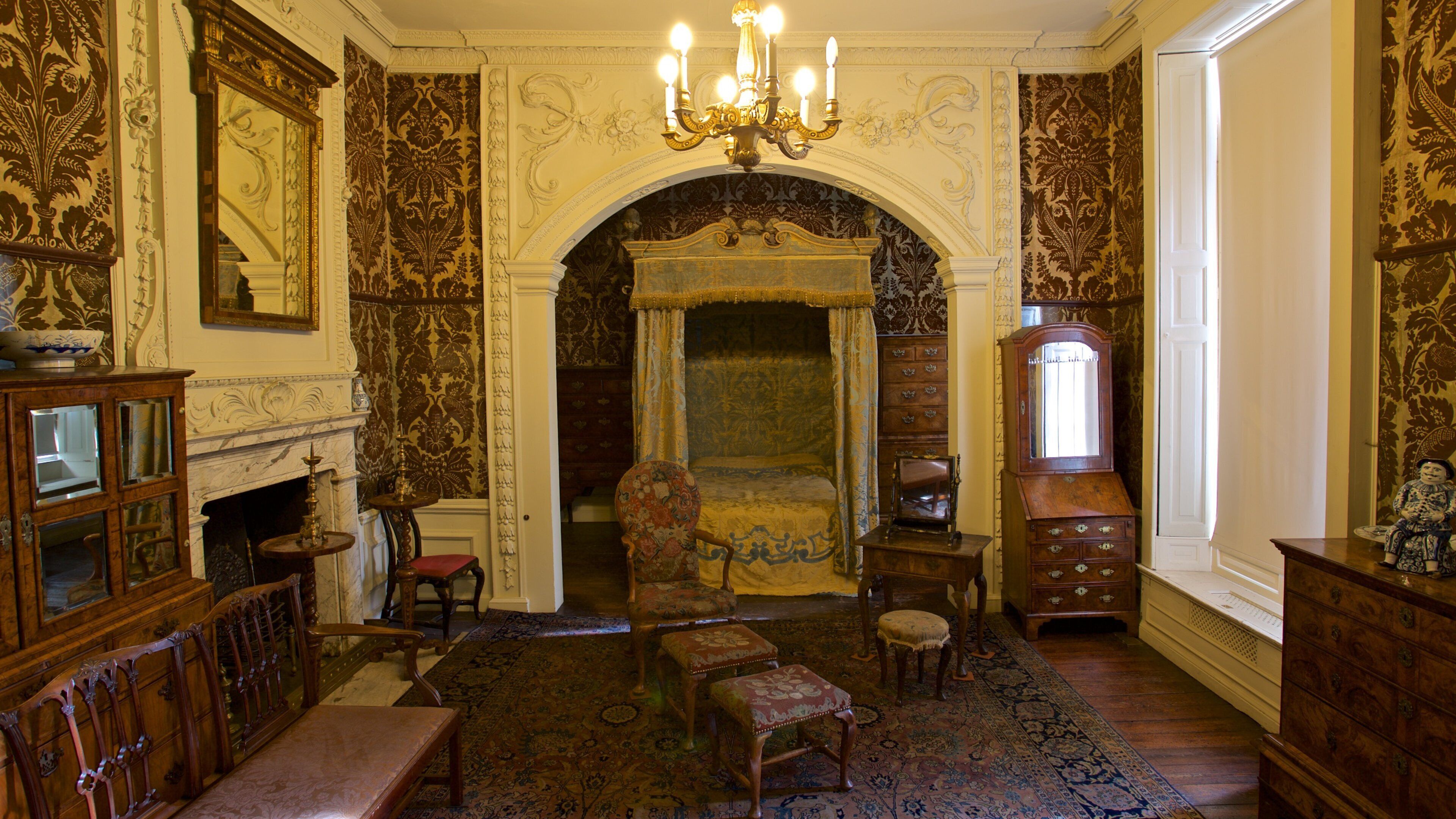 Christchurch Mansion som visar ett hus, historiska element och interiörer