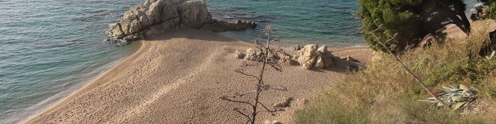 This is a a photo of a beach in Catalonia, Spain, with id: