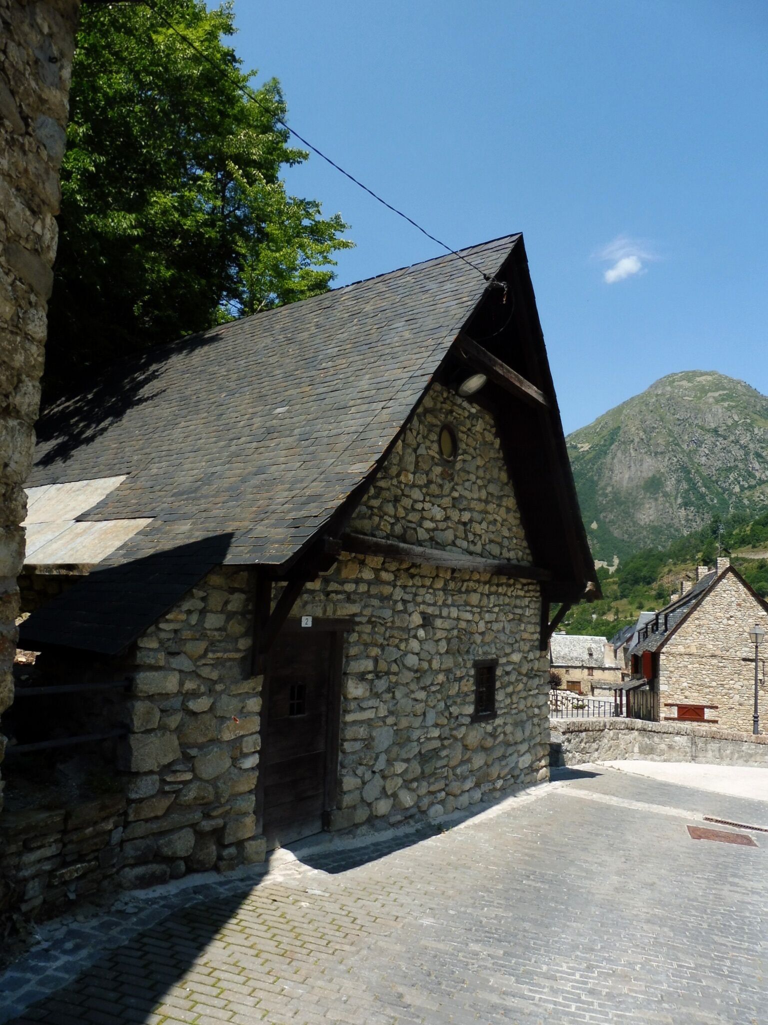 Capella de la Verge del Roser de Tredòs (Naut Aran)