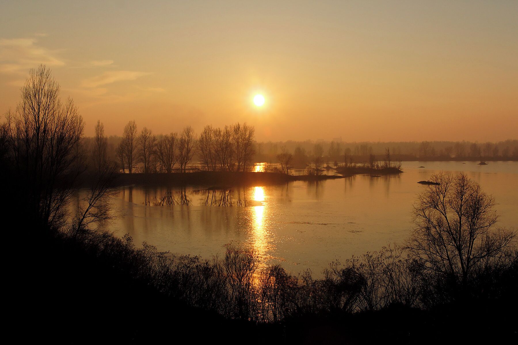 Tramonto sul fiume Secchia a Campogalliano