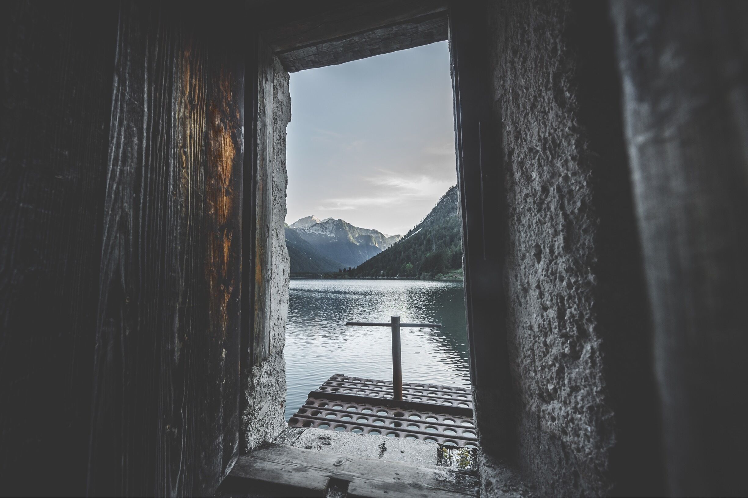 Lake house views at Lago Predil. A fantastic alpine lake on the border between Slovenia and Italy.

#troveon #lake #instone #moments #italy #sunsets #travel #nature 

Make sure you follow me on:
https://www.facebook.com/ShotByCanipel/
https://www.instagram.com/canipel/