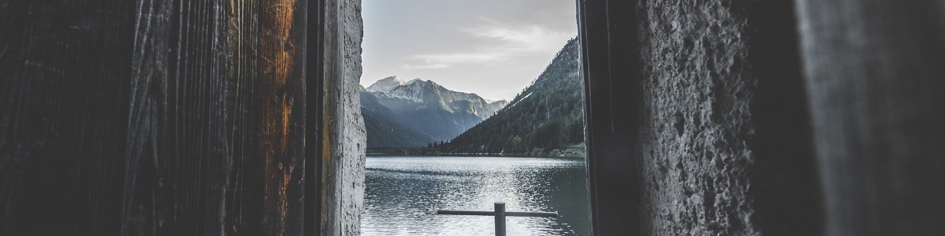 Lake house views at Lago Predil. A fantastic alpine lake on the border between Slovenia and Italy.
#troveon #lake #instone #moments #italy #sunsets #travel #nature
Make sure you follow me on:
https://www.facebook.com/ShotByCanipel/
https://www.instagram.com/canipel/