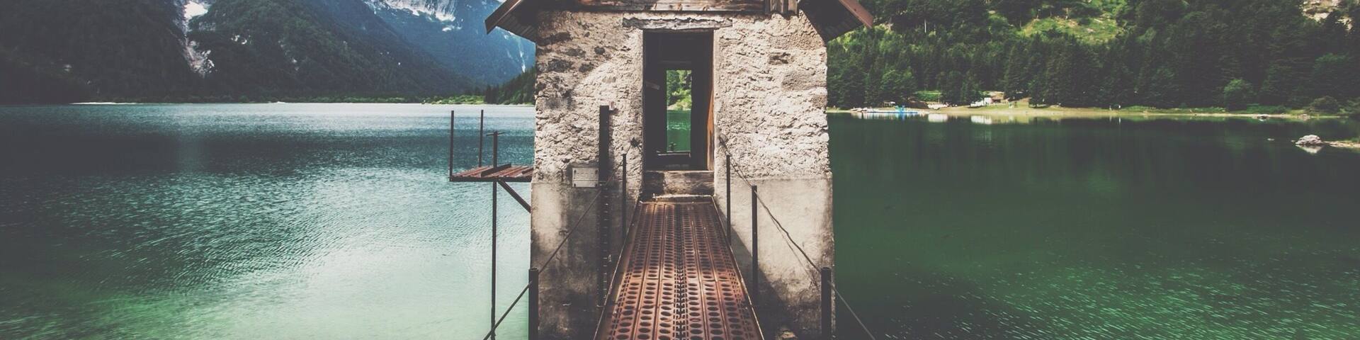 Small lake house at lago Predil ... A juwel lake in the Julian alps!
#troveon #alps #italy #slovenia #travel #trover