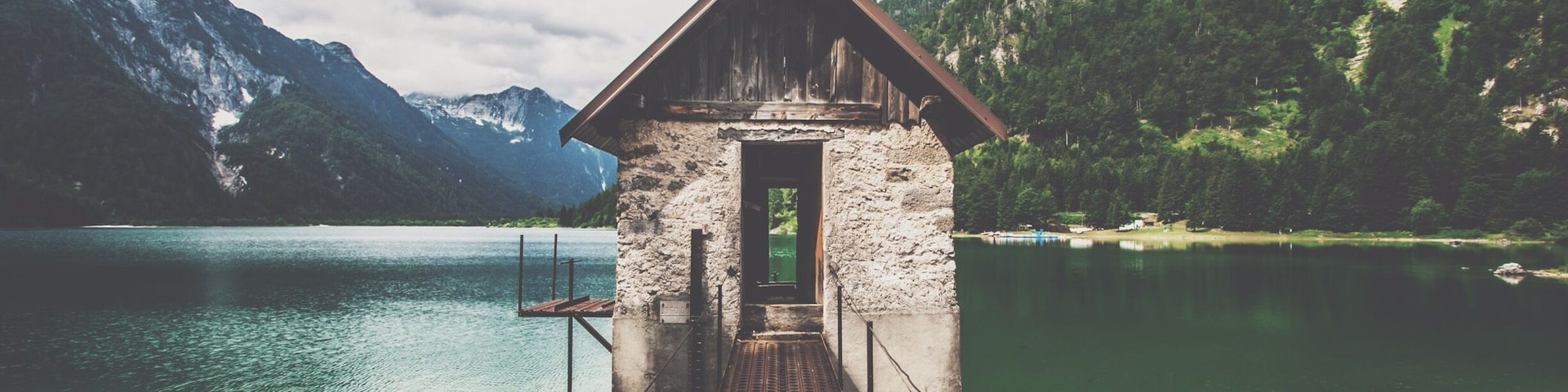 Small lake house at lago Predil ... A juwel lake in the Julian alps!
#troveon #alps #italy #slovenia #travel #trover