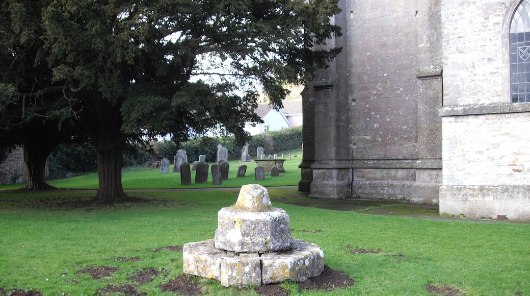 Remains of churchyard cross, Winford