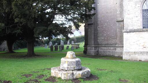 Remains of churchyard cross, Winford