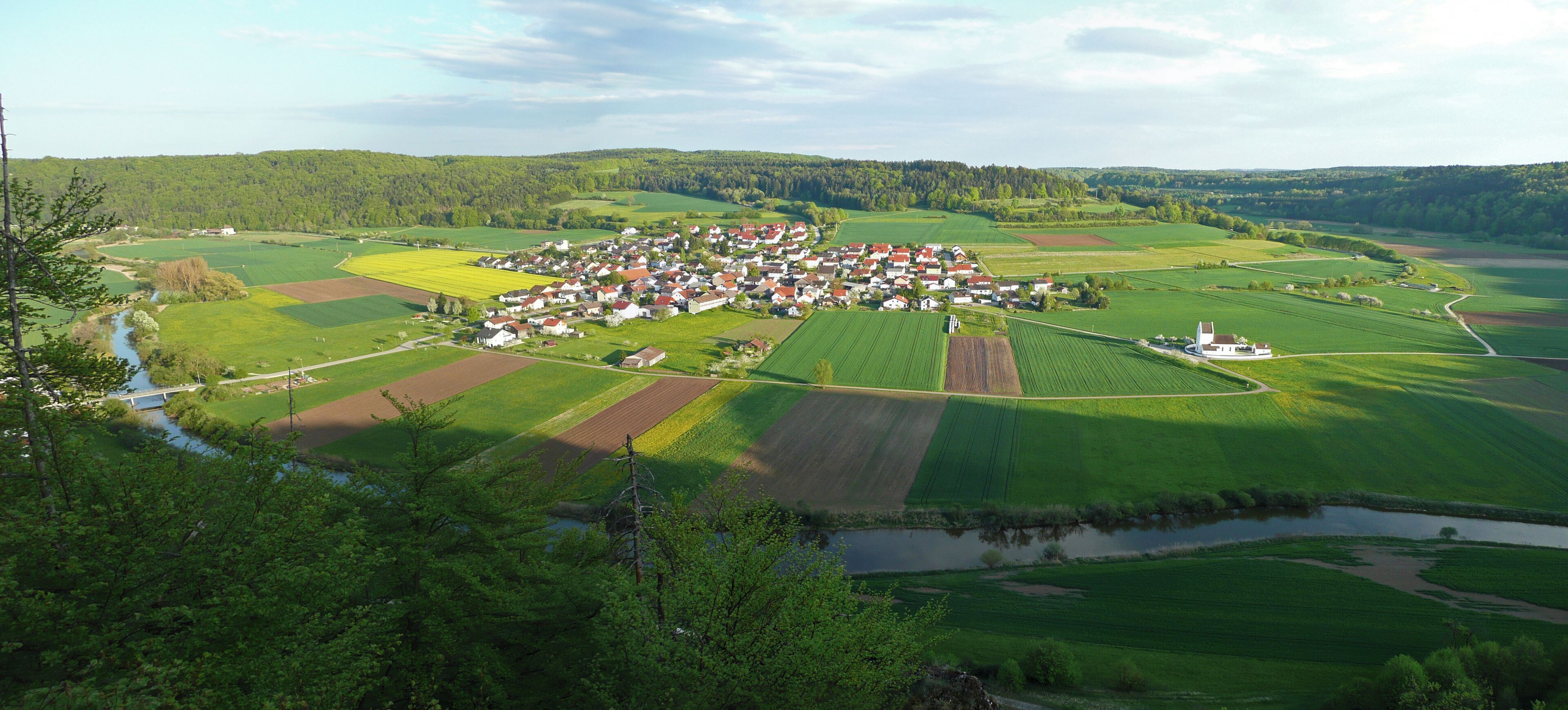 Böhming in the Altmühl valley seen from N. The church outside the village is located within the district of the ancient Roman castle.