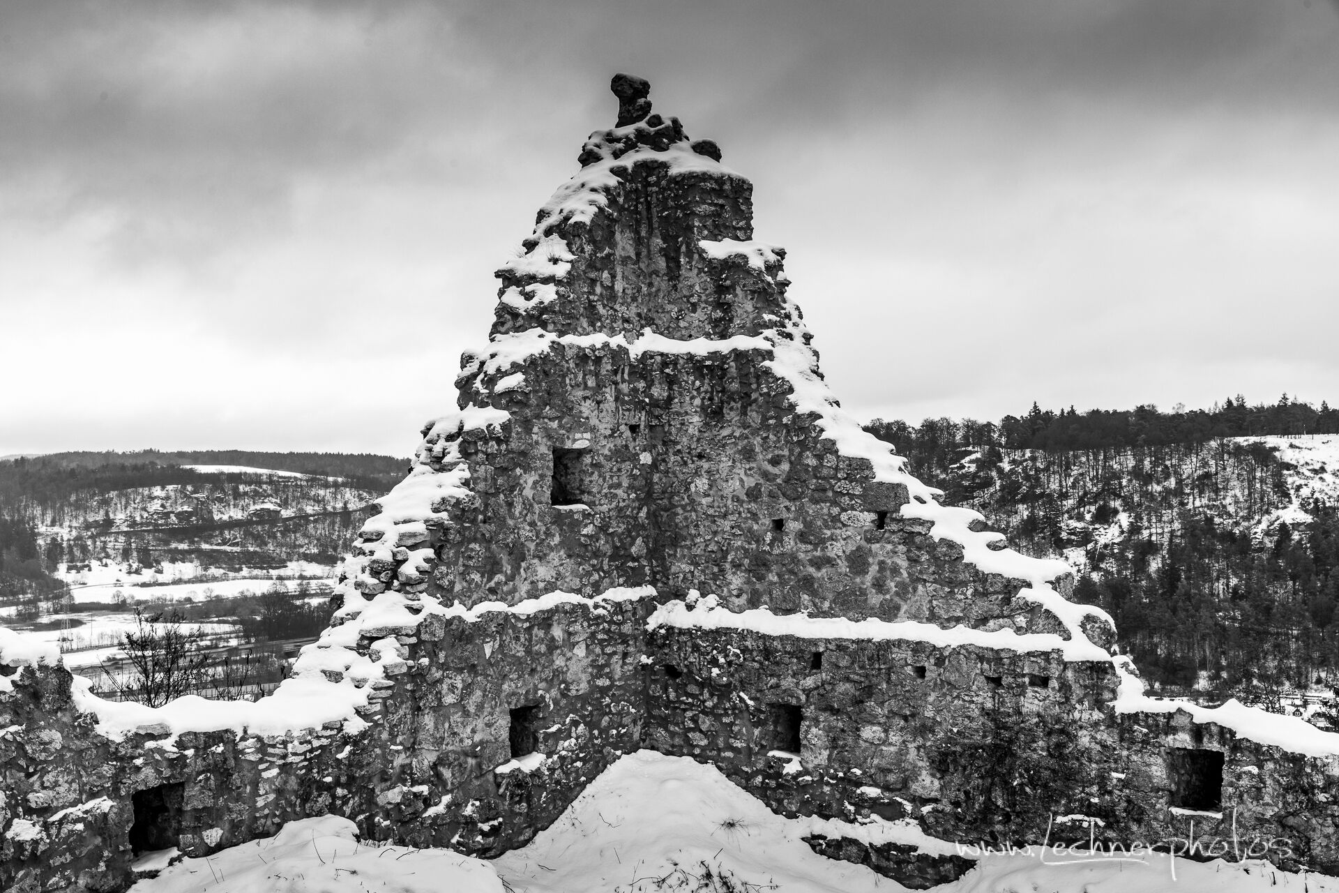 nice little castle ruin, decent photography spot. 