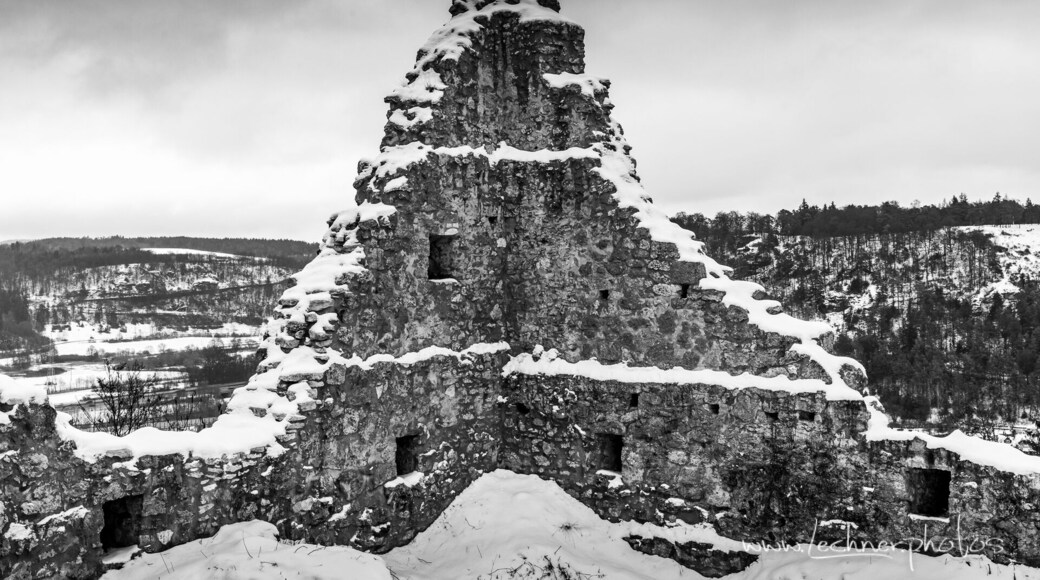 nice little castle ruin, decent photography spot.