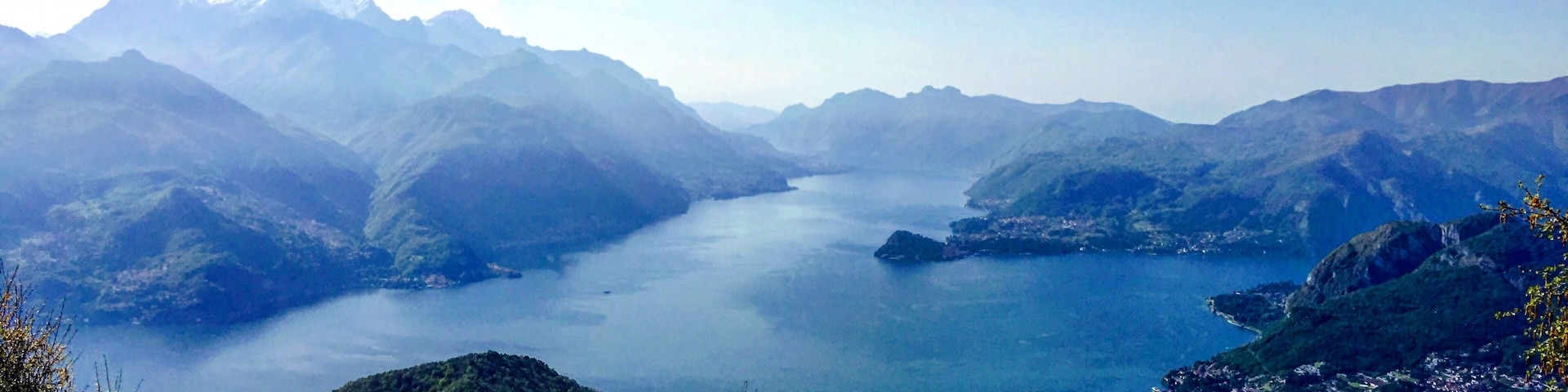 La mia terra, Como e il suo lago, il lago di Como, il più bello al Mondo. È il punto più bello del lago, dove si vede bene la diramazione dei due rami, con al centro Bellagio, le montagne del triangolo lariano, e la Grigna.