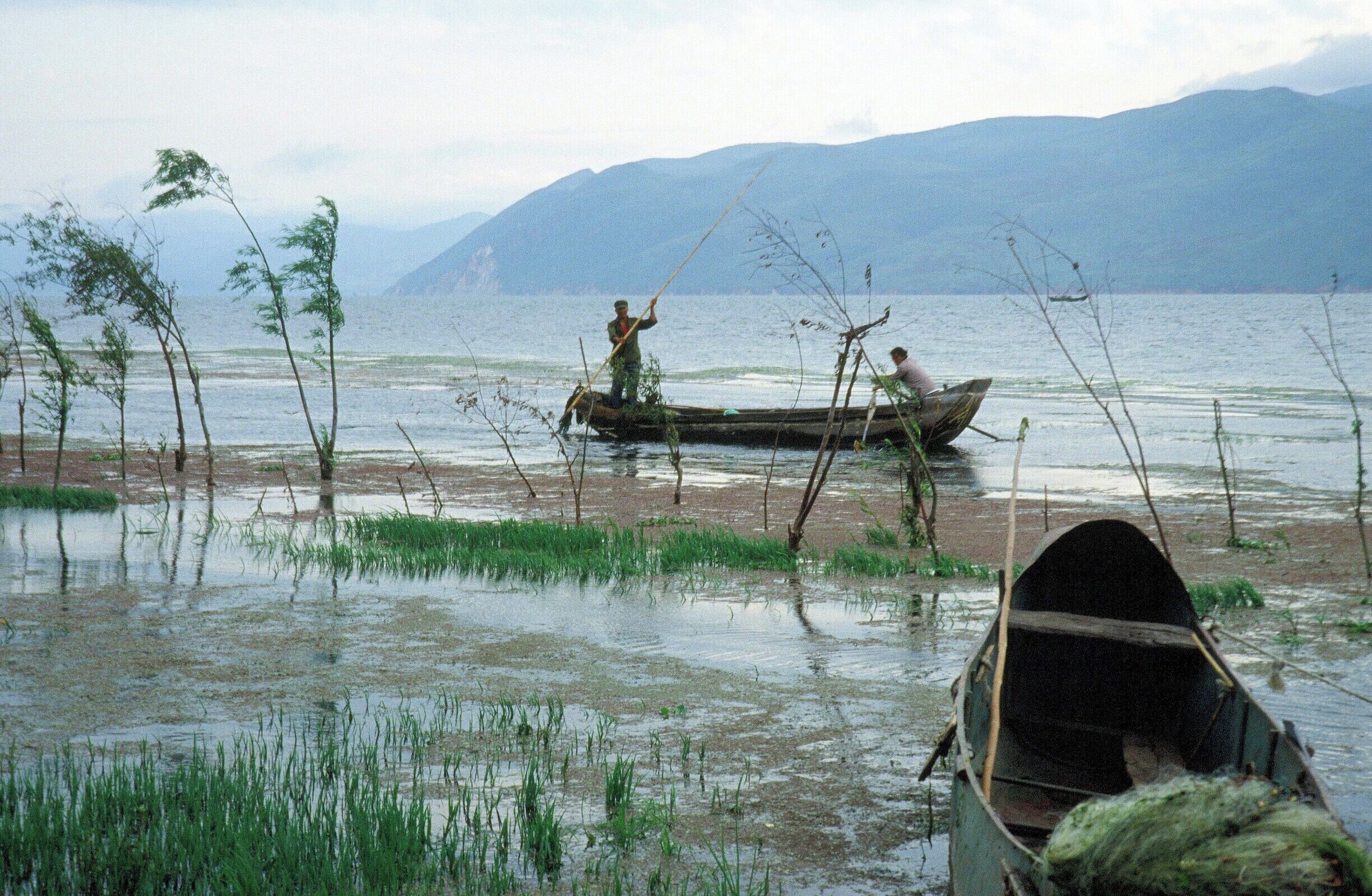 Taken while cycling near Dali Lake, early one morning. These photos were actually taken 25 years ago with old slide film, so they don't really qualify as "discoveries." But I recently got my Asia photos digitized and wanted to share them.