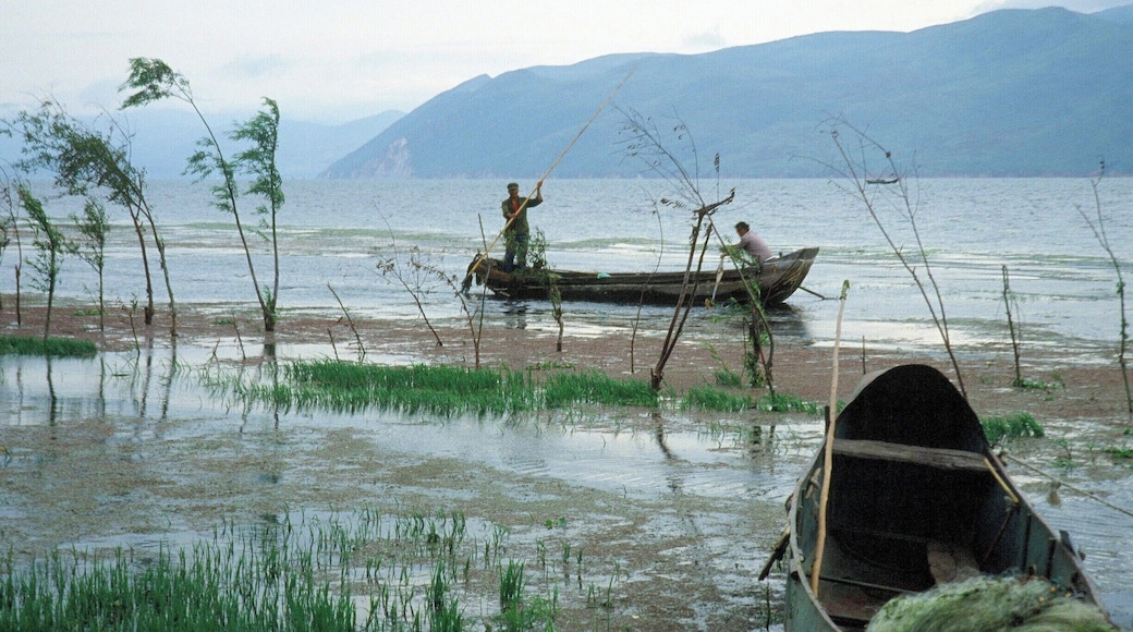 Taken while cycling near Dali Lake, early one morning. These photos were actually taken 25 years ago with old slide film, so they don't really qualify as "discoveries." But I recently got my Asia photos digitized and wanted to share them.