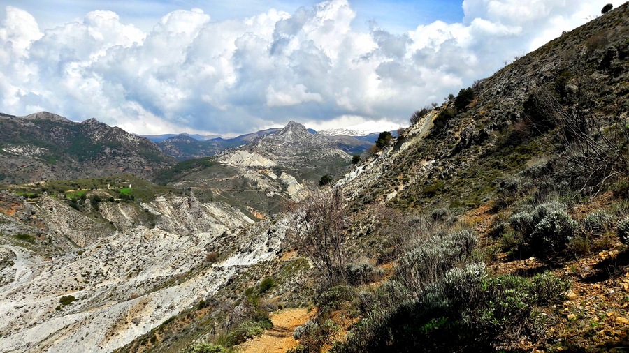 Wanderung durch die Sierra Nevada bei Cumbres Verdes. Völlige Ruhe - und einige Steinböcke. 
Hiking through Sierra Nevada near Cumbres Verdes. A real pleasure - and the possibility to watch ibexes. #hiking