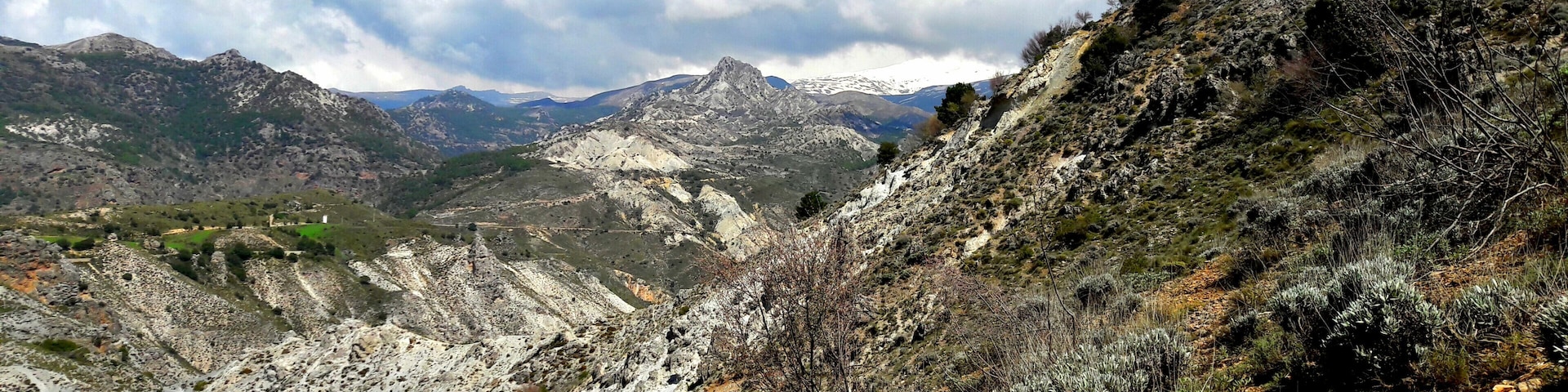 Wanderung durch die Sierra Nevada bei Cumbres Verdes. Völlige Ruhe - und einige Steinböcke. 
Hiking through Sierra Nevada near Cumbres Verdes. A real pleasure - and the possibility to watch ibexes. #hiking