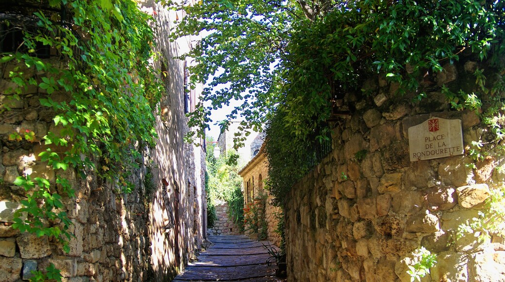 Les Arcs - Place de la Rondourette - View North