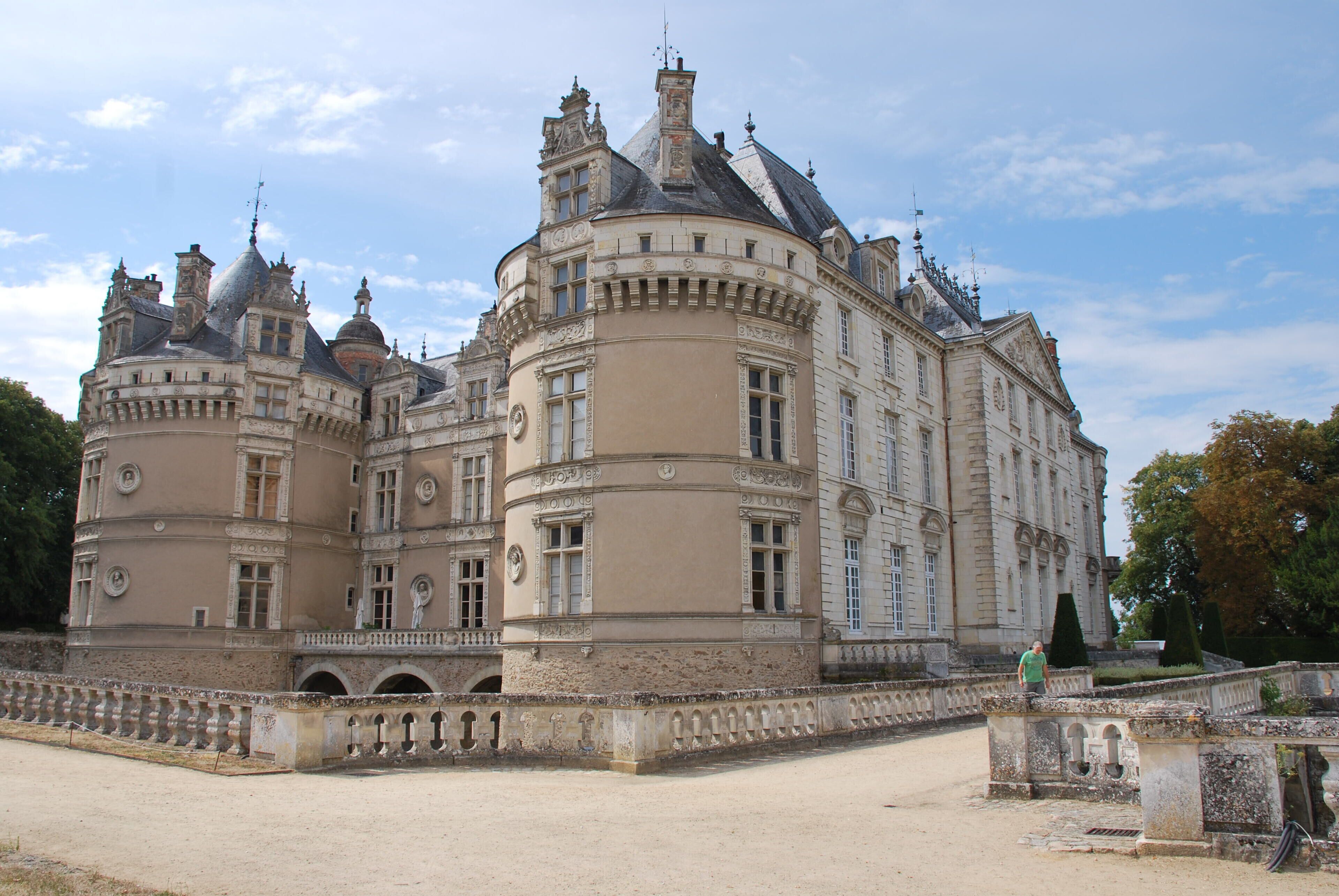 This building is indexed in the Base Mérimée, a database of architectural heritage maintained by the French Ministry of Culture, under the reference PA00109788 .