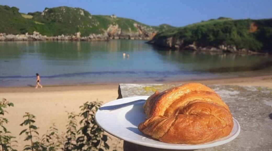 Breakfast at Playa de Poo - idyllic 😁
