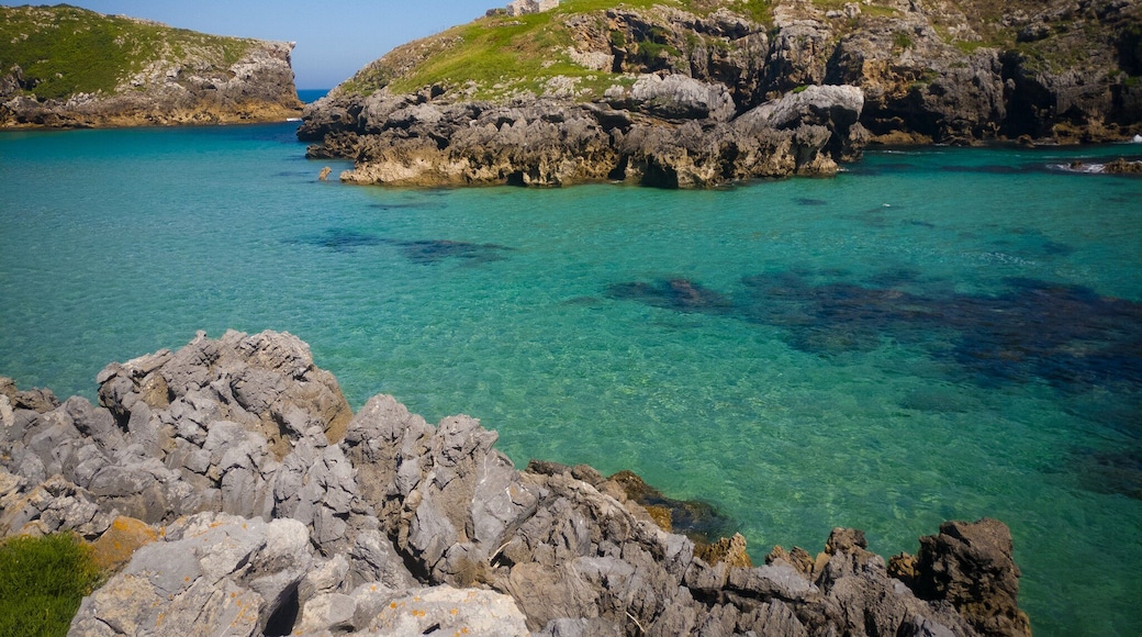 A nice hike from Llanes brings you to the village of Cué and it's fabulous beach #asturias