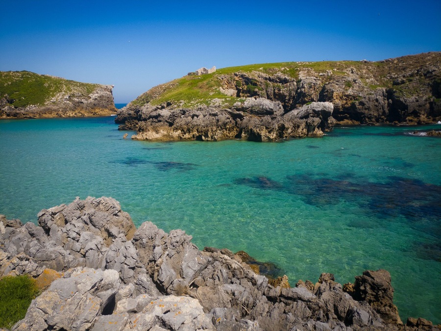 A nice hike from Llanes brings you to the village of Cué and it's fabulous beach #asturias