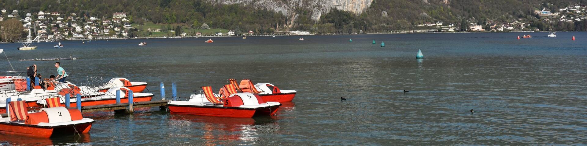 #LKsAwayDays spent time in Annecy and the lake, the lake is the third largest lake in France, after the Lac du Bourget and Lac de Grand-Lieu. It is known as "Europe's cleanest lake" because of strict environmental regulations introduced in the 1960s. It is a popular tourist destination known for its swimming and water sports.
The lake was formed about 18,000 years ago, at the time the large alpine glaciers melted. It is fed by many small rivers from the surrounding mountains (Ire, Eau morte, Laudon, Bornette and Biolon), and from a powerful underwater source, the Boubioz, which enters at 82 m depth.
